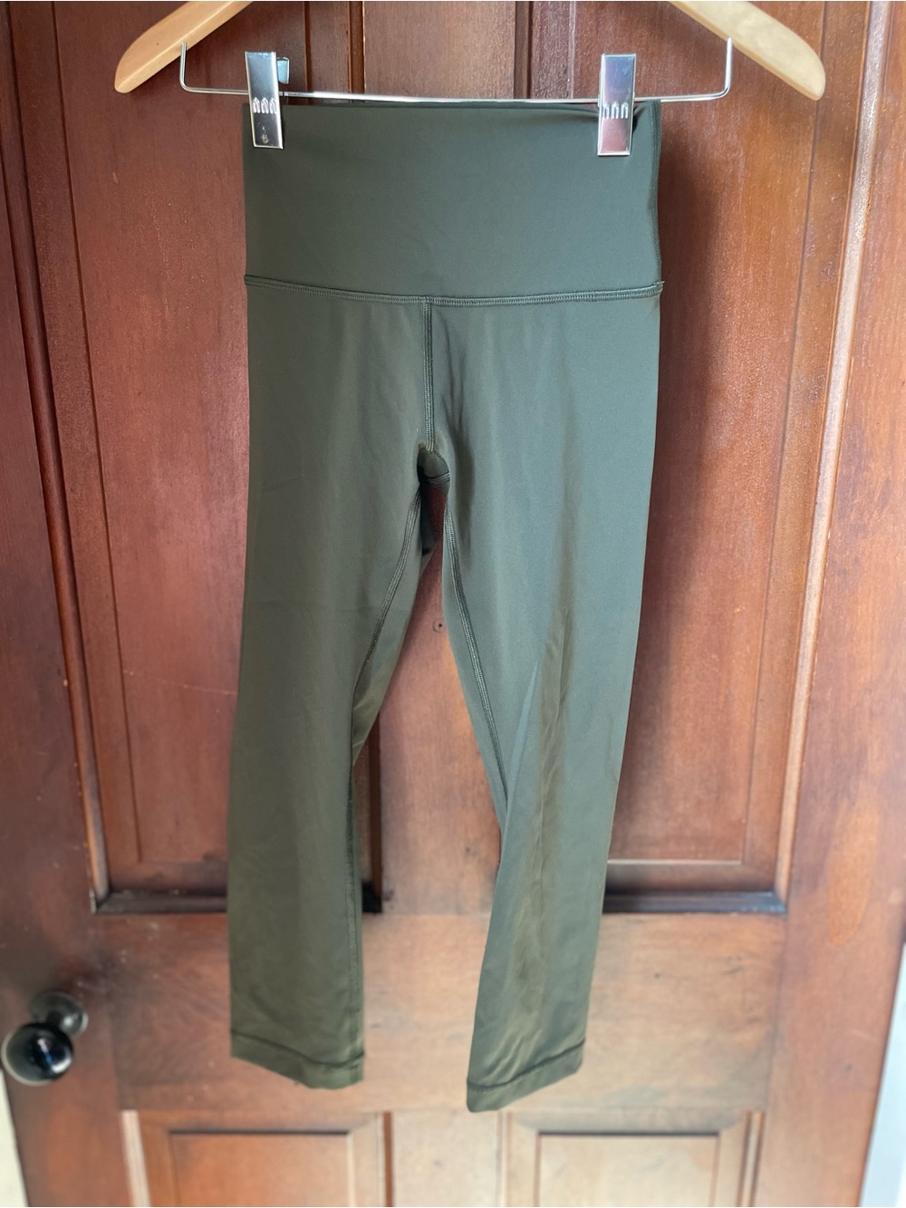 Lululemon women's size 2 green cropped athletic leggings